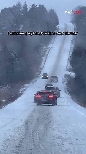 Drivers collaborate to overcome slippery road conditions caused by snow❄️ -Special thanks to: Chuck D. #viralsnare #snow #slippery #foryou #viral | ViralSnare