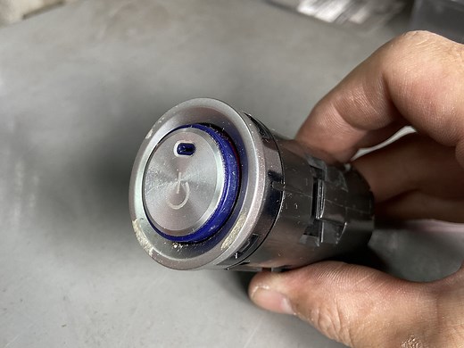 フィットのプッシュスタートスイッチは修理できます！