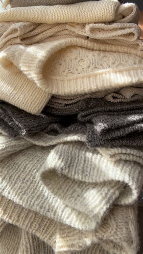 CreateCalm on Instagram: "(Almost) Everything I knit in 2025 🎉 Patterns: Sonja Sweater by @petiteknit Pressed Flowers Shawl by @savoryknitting Ambler Quilt Hat by @katrynseeburger Collar no 3 by @myfavouritethings.knitwear Sophie Knit by @skallstudio Mittens (no pattern) Gloves by @blueskyfibers I Have Cables Sweater by @typical_bliss Sybil Top by @gregoriafibers Friday Slipover by @petiteknit Topiary Scaf by @brooklyntweed Jay Top by @alethea.handmade Sunny Tee by @lison.knits Alice Top by @pe