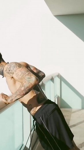 THENX.com on Instagram: "Hello Thenx Athletes! Do THIS To Build Your Chest Without Weights. Head to our YouTube channel to get the full version with tips and recommendations. Download the app to access more workouts like this - link in our bio. #fitnessmotivation #calisthenics #thenxcommunity"