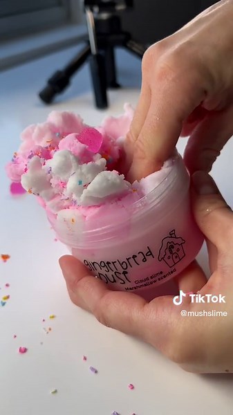 Can you design a Christmas themed slime? 😏🎄 #fyp #slime #smallbusiness #southafrica #asmr #fidgettoys #christmas