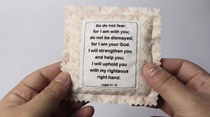 Mini Prayer Quilt with Cross Inside Vintage Pocket Scripture Prayer Quilt Squares Sympathy Christian Gifts for Women Pastor Appreciation Father's Day Graduates Gifts (Scripture 6 Pack)