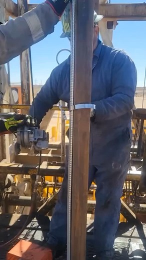 Oriental Oil Drilling on Instagram: "𝐑𝐮𝐧𝐧𝐢𝐧𝐠 𝐢𝐧 𝐡𝐨𝐥𝐞 (𝐑𝐈𝐇) 𝐰𝐢𝐭𝐡 𝐚𝐧 𝐄𝐥𝐞𝐜𝐭𝐫𝐢𝐜 𝐒𝐮𝐛𝐦𝐞𝐫𝐬𝐢𝐛𝐥𝐞 𝐏𝐮𝐦𝐩 (𝐄𝐒𝐏): is a critical step in the installation process of an ESP system in a well. The process involves carefully lowering the ESP assembly—typically consisting of the motor, seal section, pump, and cable—into the wellbore to the designated setting depth. 𝐊𝐞𝐲 𝐂𝐨𝐧𝐬𝐢𝐝𝐞𝐫𝐚𝐭𝐢𝐨𝐧𝐬 𝐟𝐨𝐫 𝐑𝐈𝐇 𝐰𝐢𝐭𝐡 𝐄𝐒𝐏: 𝟏. 𝐏𝐫𝐞-𝐑𝐮𝐧 𝐂𝐡𝐞𝐜𝐤𝐬: • Ins