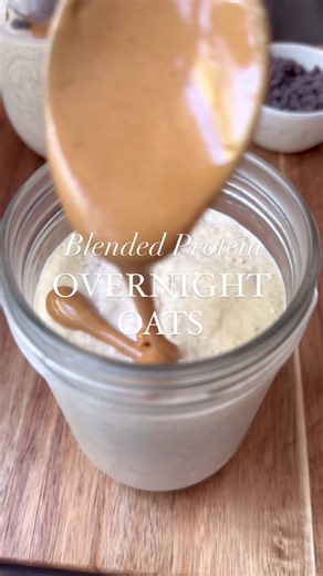 BLENDED OVERNIGHT OATS ✨ These are SO creamy and delicious! Perfectly sweet, filling, high in protein, and can be put together in about 5-10 minutes. Prep a big batch of these healthy oats, add your favorite toppings, and have breakfast ready for every day of the week. Here’s the easy recipe (makes 2 servings): ⠀⠀⠀⠀⠀⠀⠀⠀⠀ >> Follow for more healthy breakfast ideas! ⠀⠀⠀⠀⠀⠀⠀⠀⠀ * 1 cup rolled oats * 3/4 cup almond milk (divided) * 1/2 cup vanilla Greek yogurt * 2 Tablespoons maple syrup * 1/4 cup va