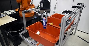 Robotic picking arm isn't thwarted by clutter