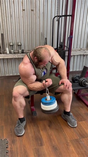 Bicep pump is crazy with partial reps, that’s why I do them. - Code: SMAEV1 for all @BuckedUp supplements! - #gymtok #bodybuilding #andreysmaev #biceps #fitness