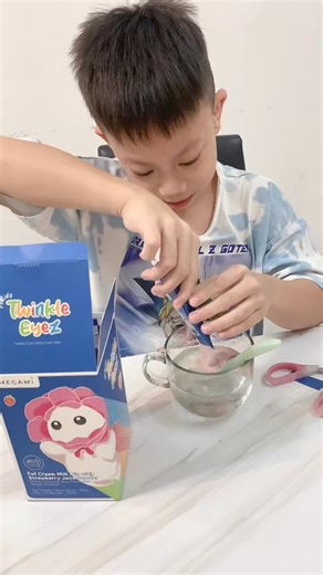 我儿子最爱的Twinkle Eyes 护眼之王👀Twinkle Eyes适合大人小孩服用 ，牛奶草莓口味🥛🍓可以帮助预防 近视 ·散光 ·懒惰眼 ·干眼症 ·飞蚊症 ·青光眼问题 ‼️ 下单/了解产品联络Nicole Whatsapp☎️：http://bit.ly/2RxMSVk | Nicole·妮可儿