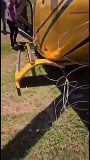 546K views · 3.4K reactions | IMPACTANTE ACCIDENTE DE EC-120... Afortunadamente, ningún tripulante resultó herido tras el accidente del Eurocopter EC 120B Colibri (ZP-HEC) el martes en las instalaciones del Club Sajonia en Asunción, Paraguay. La información inicial sugiere que el piloto realizó una maniobra al aterrizar, despegó de nuevo y se impactó con el suelo. | Aviones y Pistas | Facebook