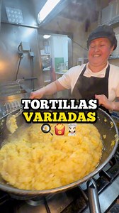 🍳 TORTILLAS TOP 👀👇🏼Tortillas de patata rellenas buenísimas de de más de 20 sabores🔝.Fui a desayunar y pude ver cómo preparaban estas maravillosas tortillas completamente caseras 👨🏻‍🍳.El bar es un clásico, ideal para tomar algo o disfrutar de buena comida casera 😁🍻.🆓 Ya sabes, comparte el vídeo a ver si tus amigos te invitan a un pincho de tortilla 😜 y sígueme para descubrir más locales buenos, bonitos y baratos ✅.📌 Las Selva⭐ 4,3 sobre 5 en Google Maps.🗺️ P.º de la Castellana, 159,
