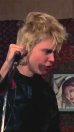 ‘Kiss Me Deadly’ by Generation X is one of those songs that just fits perfectly into the Halloween mood. A true punk anthem. 🧷 | Chrysalis Records