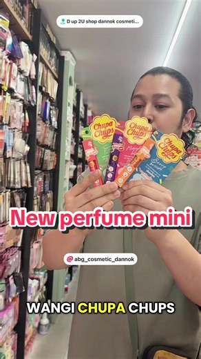 @AbangCosmeticDANNOK @abg_cosmetic_dannok Perfume mini dari Chupa Chups 🍭 Produk baru masuk kedai 3 bau pilihan 🍓 Berry Breeze 💜 Midnight Kiss 💗 Sweet Lullaby Saiz kecil 5ML senang bawa dalam beg Spray sikit pun wangi Available di Abang Cosmetic Dannok #AbangCosmeticDannok #chupachups #cosmeticdannok #PerfumeChupaChups