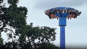 Amusement park guests seen stuck upside down on ride in Portland, Oregon