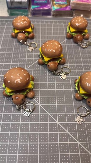 Cheeseburger Turtle restock!! These guys are selling fast 🍔 Let me know what other ones you want restocked! Commissions available, just shoot me a message! Thanks for your support everyone, I’m overwhelmed with joy 🫶🏼 #clay #clayideas #polymerclay #art #artist