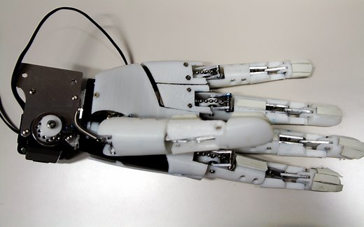 ロボット普及の課題となるハンド、人間の手の構造を「からくり」で再現