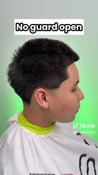 Beginner low taper tutorial part 1💈 -follow frankscutzz for more content like this📸 - - - - - - #chicagobarber#melrosepark#lowtaperfade #fyp #barbertok