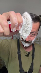 Montaggio alla…..Luca Dinaro 😁 #rasatura #suono #sound #brush #umorismo #barba #lucadinaro #rasaturatradizionale #suonirilassanti #asmrsounds | Luca Dinaro