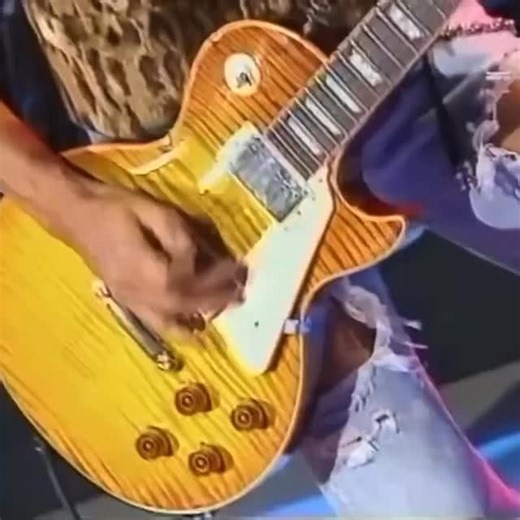 90’s Rock & Grunge | AEROSMITH – “WALK THIS WAY” (LIVE, 1993) One riff. No shortcuts. Pure swagger. Born from a soundcheck groove and locked in by feel, Walk... | Instagram