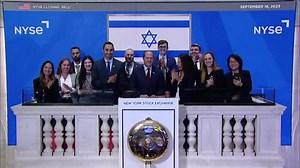 Wall Street moves sideways as investors await Fed