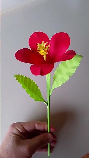 Schöne Hibiskus Blüte aus Papier basteln - Video mit Bastelanleitung auf meinem Kanal
