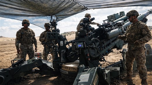 US Army artillery conducts live fire training in Colorado
