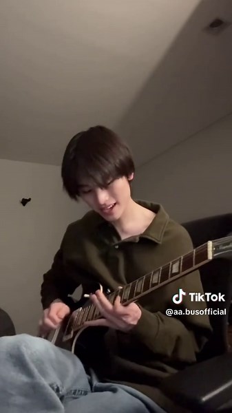 Electric Guitar Reviews and Covers on BUS because of you i shine