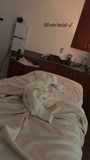 Exfoliating the skin is a beneficial practice because it aids the natural process of shedding dead skin cells, which slows down as we age. This buildup can make your skin look dull, rough, and congested. Important Note: It’s crucial not to over-exfoliate, as this can irritate your skin, cause redness, and damage your skin barrier. The correct frequency depends on your skin type and the product you use, but most people benefit from exfoliating 1-3 times per week. #exfoliation #deadskin #esthetici