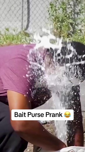Hilarious Bait Purse Prank for a Good Laugh