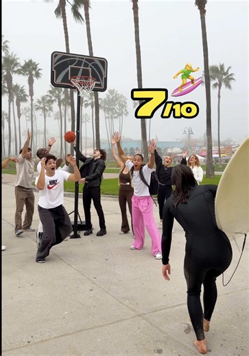 What a great way to start 2026 ! ✨ The last person really knew what she was doing ! 🏀 #basketball #reaction #foryou last girl @Briana Green