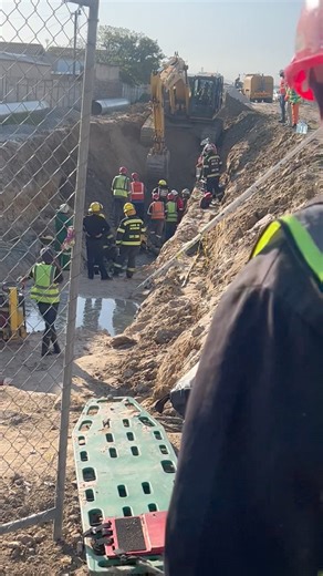 JUST IN || Emergency services and first responders are on scene at the corner of Broadway Boulevard and Broadlands Road where a trench has collapsed and has trapped construction workers installing the new Gordon’s Bay rising pipeline. UPDATE: The trapped workers have been found and taken to hospital. 🎥: Yaseen Gaffar | DistrictMail & Helderberg Gazette