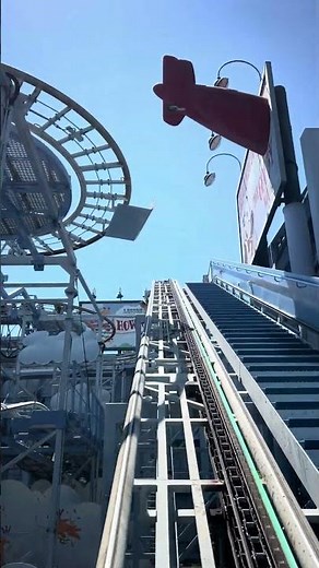 ONE OF THE MOST LOWKEY THRILLING RIDES IN DISNEYLAND?! | GOOFY'S SKY SCHOOL AT CALIFORNIA ADVENTURE
