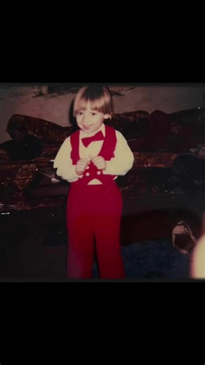 Do you remember when Christmas Eve felt sooooooooooo loooooooonggggggg? (Seriously, was it December 24th or 34th?!) As a kid, it felt like the day stretched forever until we got to both Grandmas’ houses. And Santa? Oh, Santa. He always seemed to run late. Like, buddy, you’ve got one job. 😂 Looking back now, though, it wasn’t really about the presents. (Okay, as a kid, the presents were AWESOME.) But the real magic was in the family, the memories, and the laughter that made your face hurt. 👉🏼 