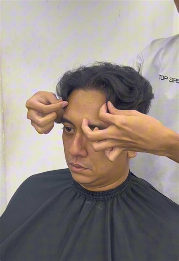 Comma Hair: The Trendy Middle Part Hairstyle