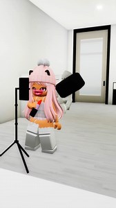 the robber saw me doing the chanel dance#robloxshorts #roblox #reels #viral | Layla Roblox Shorts
