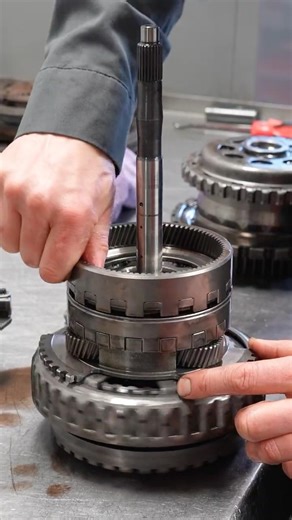 How Planetary Gears Change Speed in a Transmission #shorts #automotive