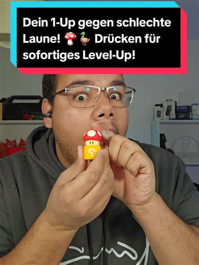 Wer braucht schon Power-Ups, wenn man diese Ente hat? 🍄✨ Dieser Stressabbau-Schlüsselanhänger von MoriNest Home ist wie ein Cheat-Code für deine Nerven. Einfach drücken, das lustige Quaken hören und der Stress ist Game Over. Klein, genial und passt an jeden Schlüsselbund! Hol dir den Highscore in Entspannung. 👇 ​#WinterDeals #NewYearNewYou #LevelUpYourLife #FunnyGadgets #StressKiller