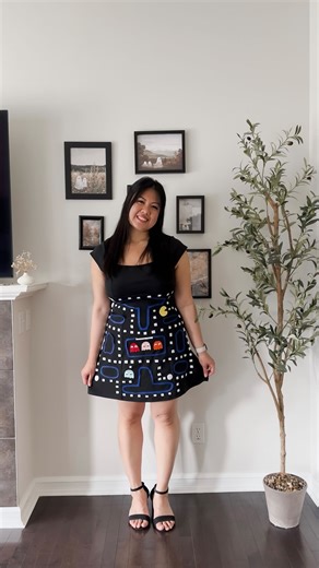 Lynn Mumbing Mejia | Blogger on Instagram: "Make A DIY Pac-man Costume With Me! 💛🎮#halloweencostume #diycostumes #costumeideas Did you grow up getting frustrated after a ghost eats you on Pac-Man? WELL ME TOO 😂 I was so close to throwing my box computer monitor out every time!! Regardless, it will always be nostalgic and so cute! I thought of making a pacman costume out of fabric sheets and it turned out so cute!!! I’m obsessed! Step 1: Cut out all the pieces of your Pac-Man board game. Step