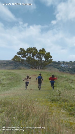 18K views · 435 reactions | Experience the ultimate compact flagship. Presenting the vivo X300, with 200MP ZEISS Main Camera, OriginOS 6 & more. | vivo | Facebook