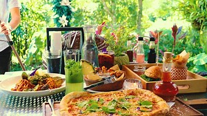 Newest IG-worthy Garden Restaurant in Tagaytay (Pet-friendly Resto). The best Vegan food we've had! Must-try yung Plant-based Burger at Hothouse Crispy Cauliflower and Brocolli. Farmer’s Table Tagaytay