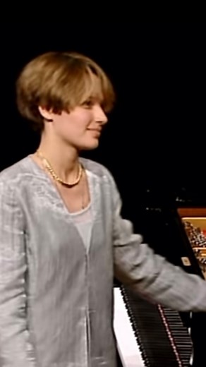The Pianism on Instagram: "The Bach-Busoni Chaconne in D minor performed by Hélène Grimaud (@helene.grimaud) in 2001 at the Kammermuisksaal of the Berliner Philharmonie. This piece has become a warhorse of the piano repertoire thanks to notorious Italian pianist, composer, conductor and arranger Ferrucio Busoni (1866-1924) but, way before that, Bach’s original composition was for the violin: a Chaconne from the Partita No. 2, BWV 1004 (1720). Busoni has spent 30 years of his life making a series