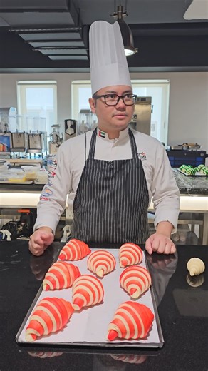 When you don’t have a proofing cabinet, how do you know your croissants are ready? 🥐 Chef Hilmi breaks it down with three simple tests every baker should know. First, the size check. Properly proofed croissants will look noticeably larger and puffed up compared to when they were first shaped. Second, the jiggle test. Gently shake the tray — perfectly proofed croissants will have a slight wobble, showing they’re airy and delicate inside. Third, the weight test. Lift one carefully. It should feel