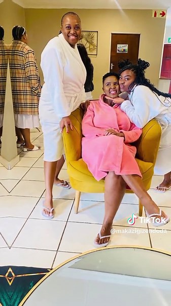 MAKA ZIGIZENDODA (@makazigizendoda)’s videos with Uyena (Live) - Sjava