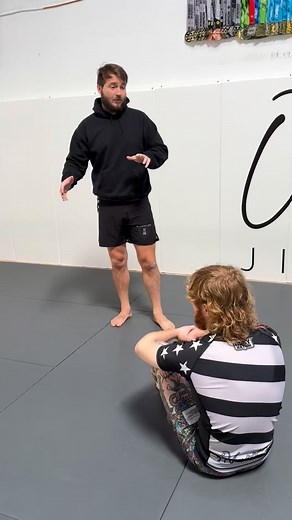 Every pass begins with one critical question: Is the opponent’s position closed or open? A closed position such as RDLR or half butterfly means their frames and hooks have connection. In these scenarios, we operate inside: entering between their legs, deleting frames, and dismantling their structure systematically. An open position presents opportunity to flank moving around their legs with angles and timing. Techniques like toreandos or leg drags exploit this freedom, bypassing direct engagemen