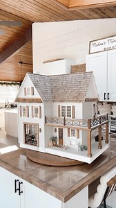 Marina Neff on Instagram: "The new favorite of my custom dollhouses 🤗 #dollhouses #moderndollhouses #miniatures #customdollhouse #tinyhomes #hgtv #magnolianetwork #fixerupperstyle"