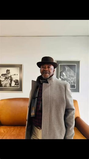 Today, we were honoured with a Friday visit from legendary producer and instrumentalist, Peter Moticoe, the man behind some of the greatest releases by Paul Ndlovu, Peta Teanet, Malume (Piki Piki), William Mthethwa, Brenda Fassie and Dennis Mpale. Bra Peter also co-wrote “Ku Hluvukile Eke Zete”, popularly known as “Gazette (Kazet)”, the classic hit by Mahlathini & Mahotella Queens. | Gallo Music