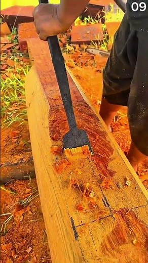 Tree trunk carving technique with simple tools