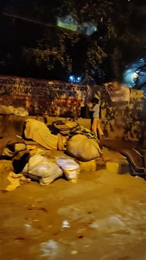 Road ke kinare base log#short''