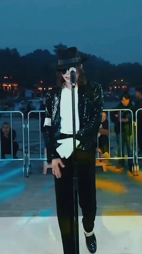Michael Jackson Moonwalk Dance: Billie Jean