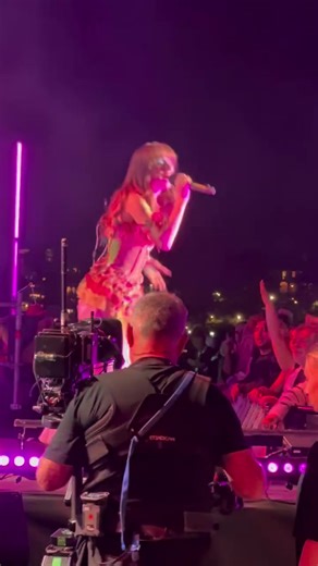 Peach PRC Covers Firework at Sydney Opera House