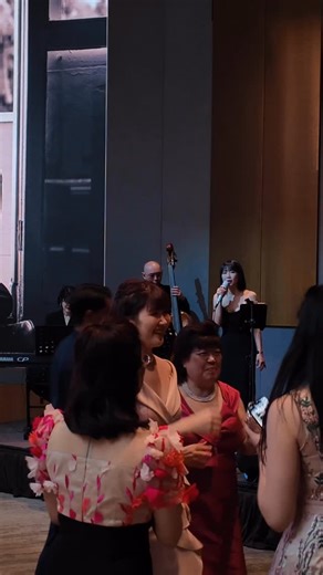 Celebrate your big day in style with our live band! In celebration of our 13th anniversary, we have special perks in store for our lovely couples! Drop us a dm to find out more! Valid for 2025/2026 weddings. 𝗗𝗠 𝘂𝘀 𝗳𝗼𝗿 𝗮 𝗾𝘂𝗼𝘁𝗲 𝘁𝗼𝗱𝗮𝘆 𝗼𝗿 📞 𝗪𝗵𝗮𝘁𝘀𝗔𝗽𝗽 𝘂𝘀 𝗮𝘁 𝟲𝟱 𝟴𝟳𝟳𝟭 𝟭𝟴𝟮𝟵 #sparklelivemusic #sgevents #sgweddings #sgbrides #livebandsg #livebands __ Singapore Event Bands | Event Live Bands Singapore | Bands | Live Band |. Singapore Weddings | Sparkle Live Music