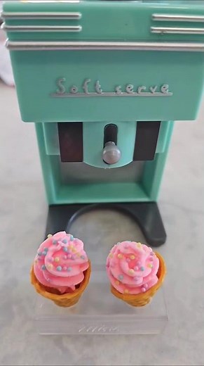 NEW Miniverse Soft Serve Ice Cream Machine that REALLY Works!! 🍦
